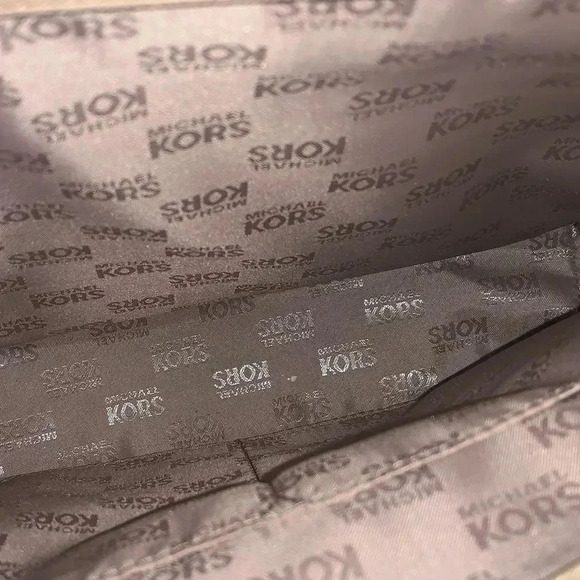 MICHAEL KORS JET SET MULTIFUNCTION POCKET TOTE - Picture 2 of 9